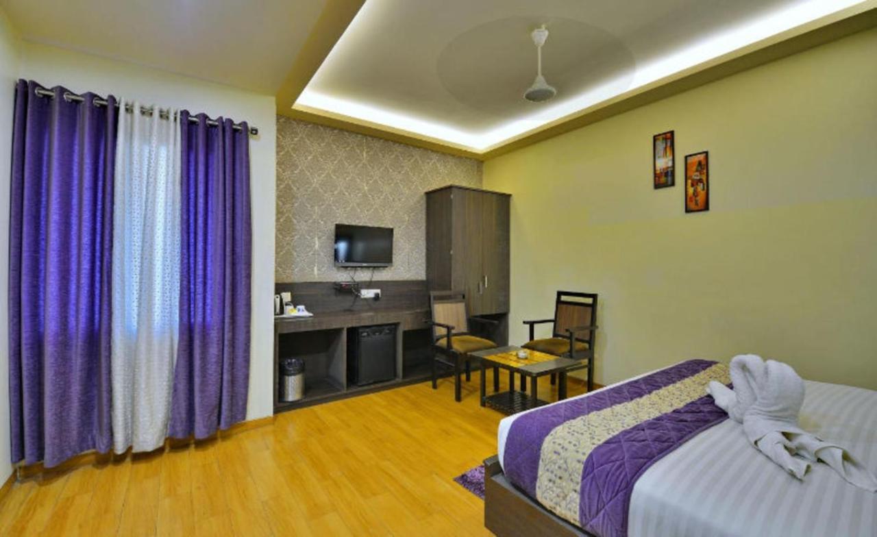 Hotel Samrat Jabalpur Bagian luar foto