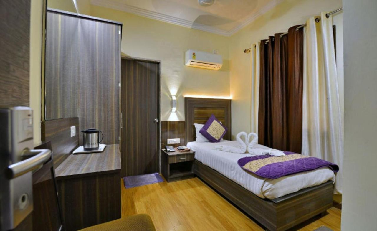 Hotel Samrat Jabalpur Bagian luar foto
