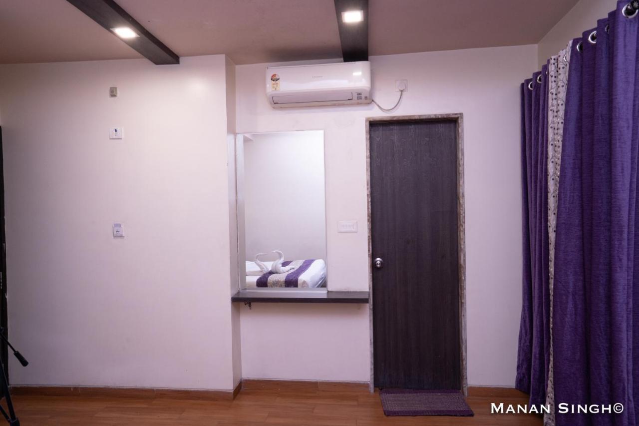 Hotel Samrat Jabalpur Bagian luar foto