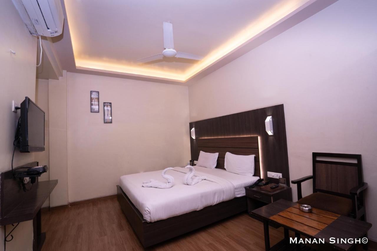 Hotel Samrat Jabalpur Bagian luar foto