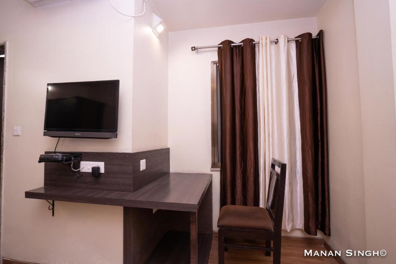Hotel Samrat Jabalpur Bagian luar foto