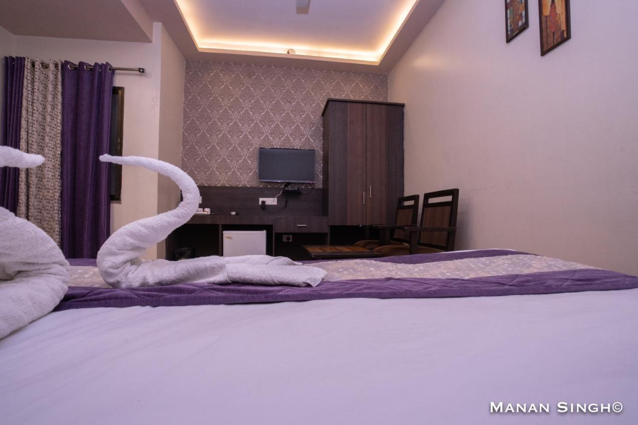Hotel Samrat Jabalpur Bagian luar foto