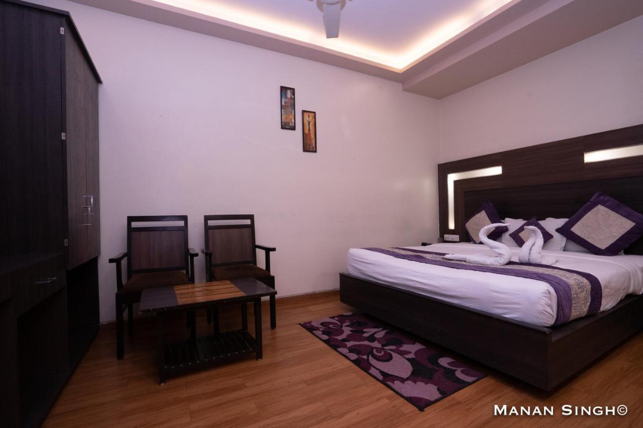 Hotel Samrat Jabalpur Bagian luar foto