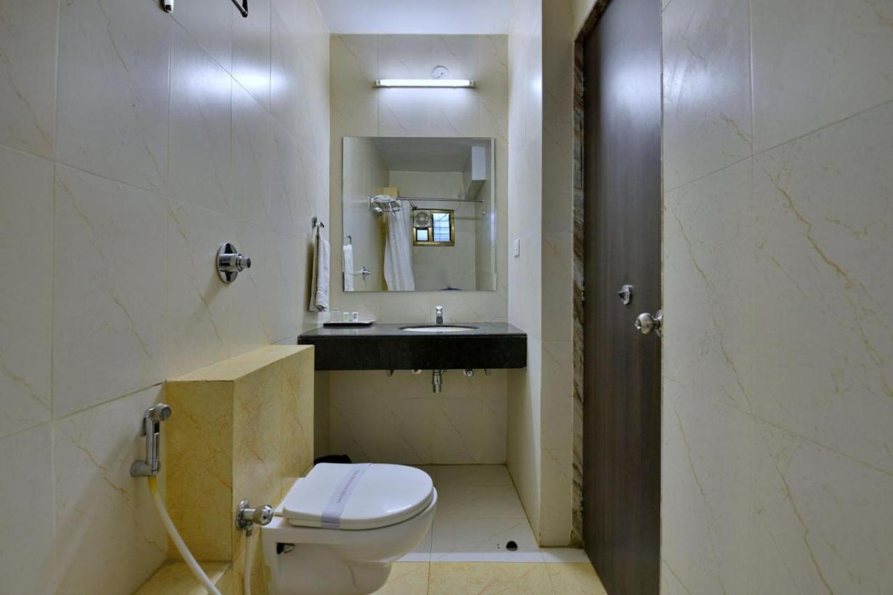 Hotel Samrat Jabalpur Bagian luar foto