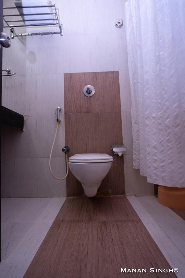 Hotel Samrat Jabalpur Bagian luar foto