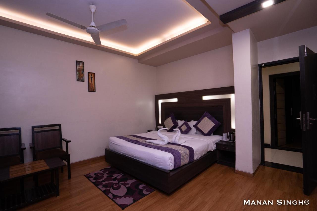 Hotel Samrat Jabalpur Bagian luar foto